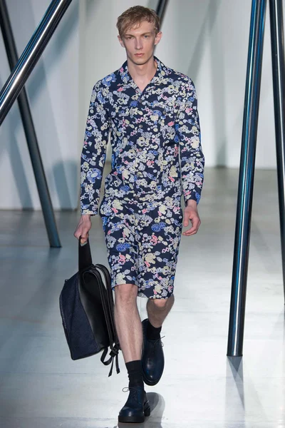Look 17